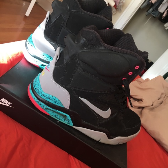 nike air command force spurs size 13